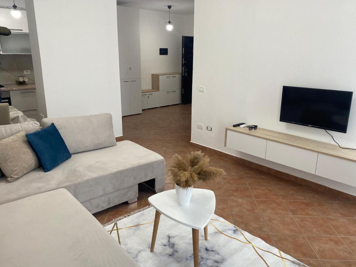 Kenza Apartment Shengjin Bagian luar foto