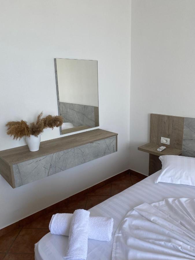 Kenza Apartment Shengjin Bagian luar foto