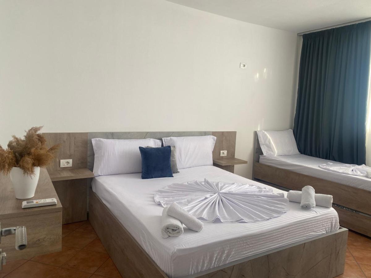 Kenza Apartment Shengjin Bagian luar foto