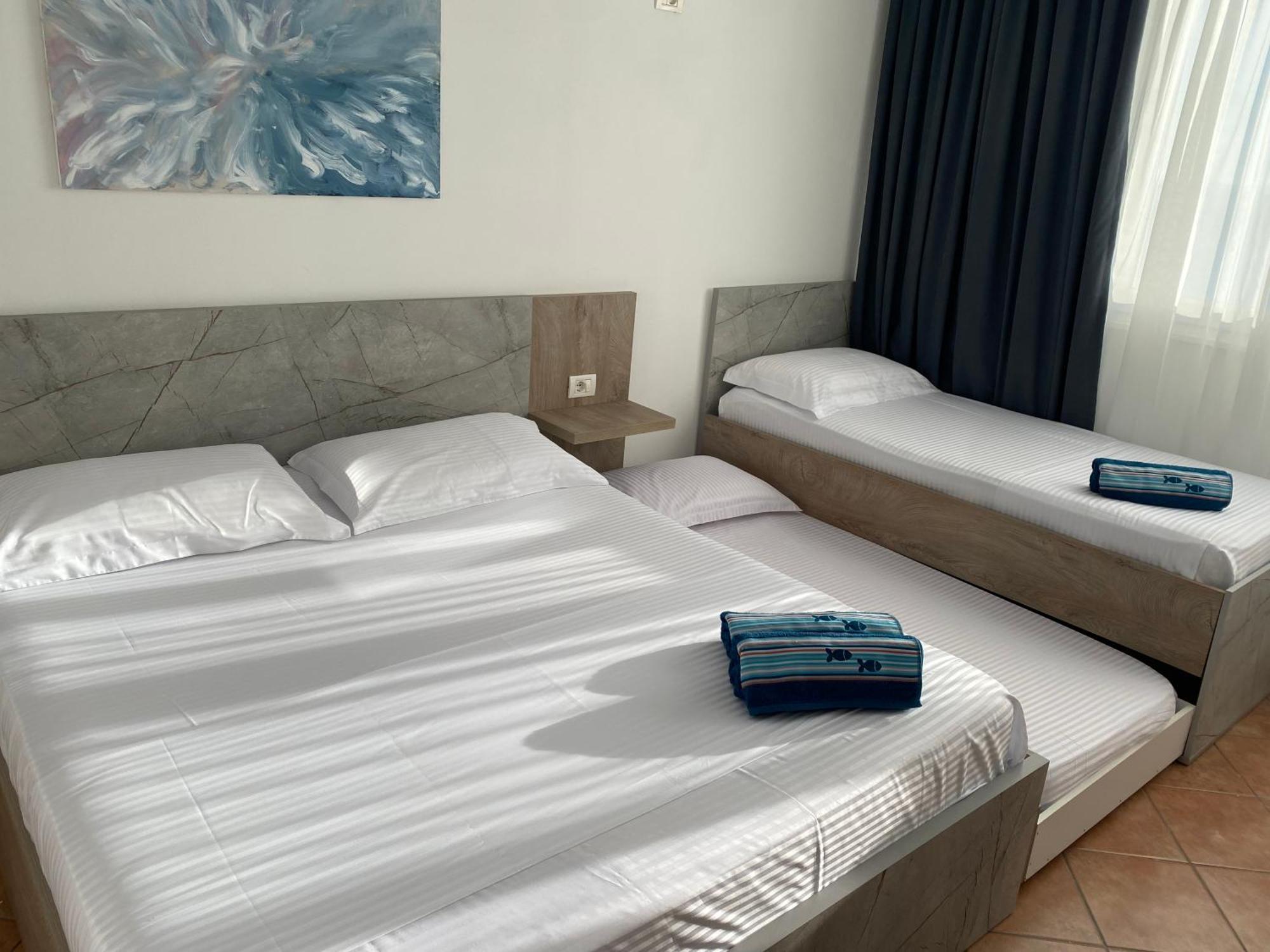Kenza Apartment Shengjin Bagian luar foto